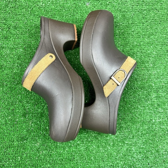 Crocs Signature Cobbler Clogs Brown Slip On Heels Dual Comfort Shoes Women's 7 - Picture 16 of 16